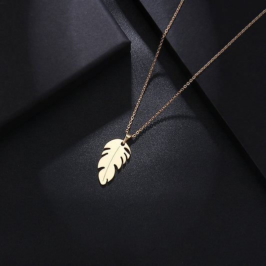 Feather pendant necklace